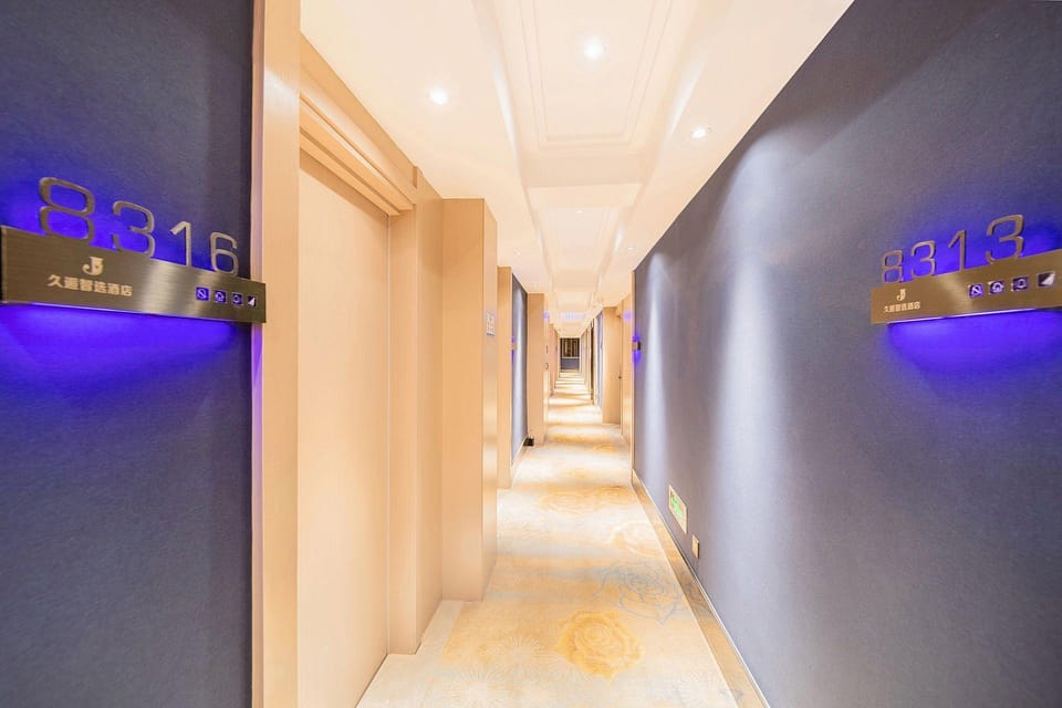 Jiuyue Smart Hotel (Yiwu Railway Station Airport) Hotel in Hangzhou