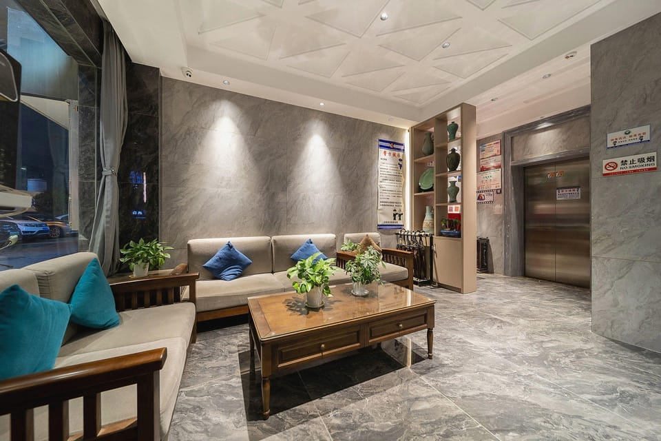 Jiuyue Smart Hotel (Yiwu Railway Station Airport) Hotel in Hangzhou