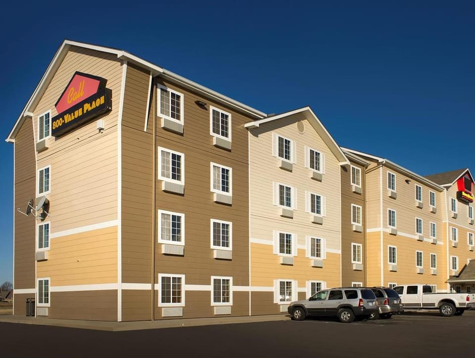 Extended Stay America Select Suites - Wichita - Airport Hotel in Wichita