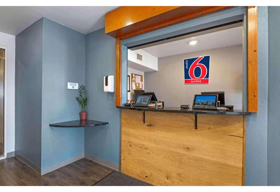 Studio 6 Extended Stay Cincinnati  Sharonville   OH Hotel in Sharonville