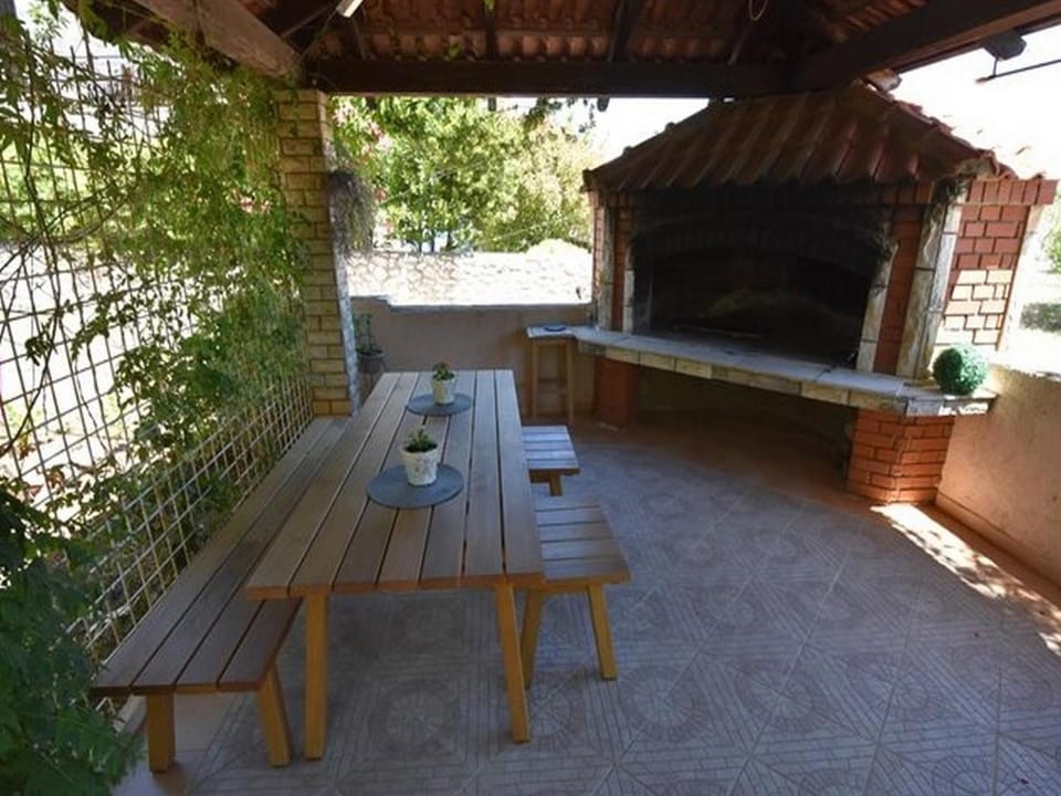 Apartments Snjezana Carev Hotel in Tisno