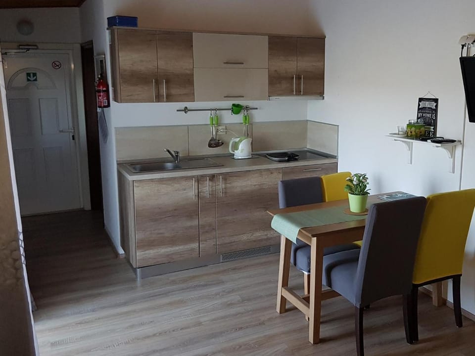 Apartments Snjezana Carev Hotel in Tisno