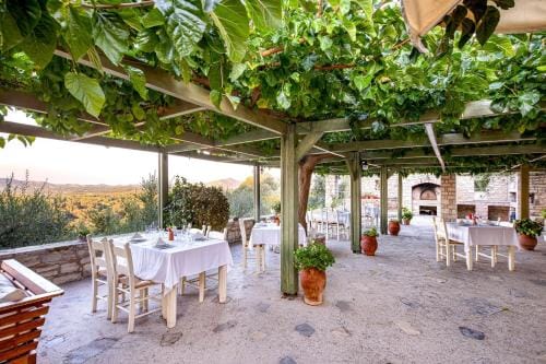 Dalabelos Estate - Traditional Agrotourism Complex Hotel in Crete