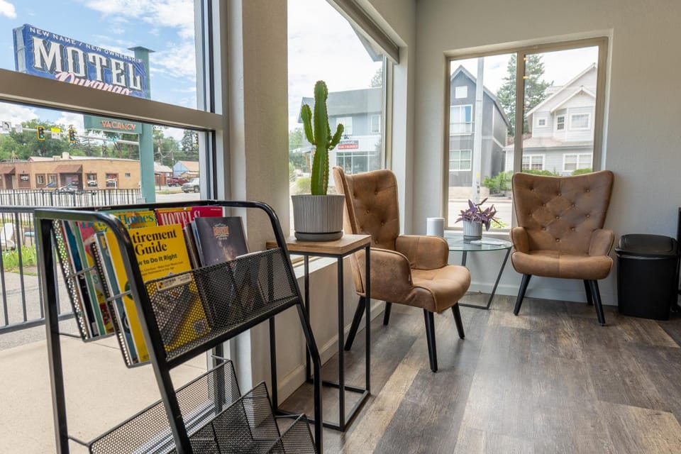 The Junction Hotel and Hostel Motel in Durango