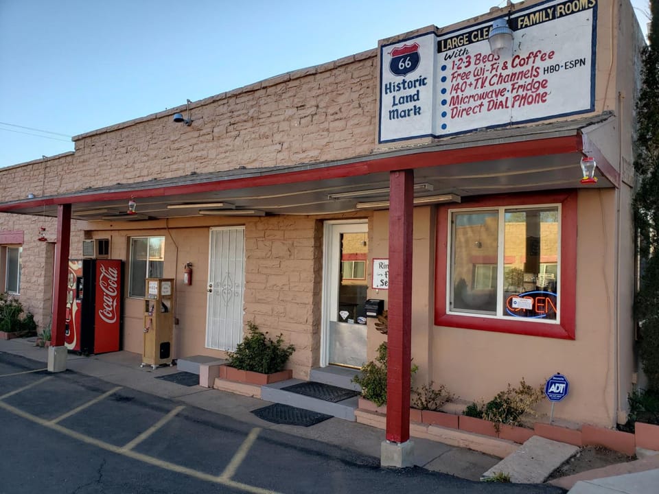 Deluxe Inn Motel in Arizona