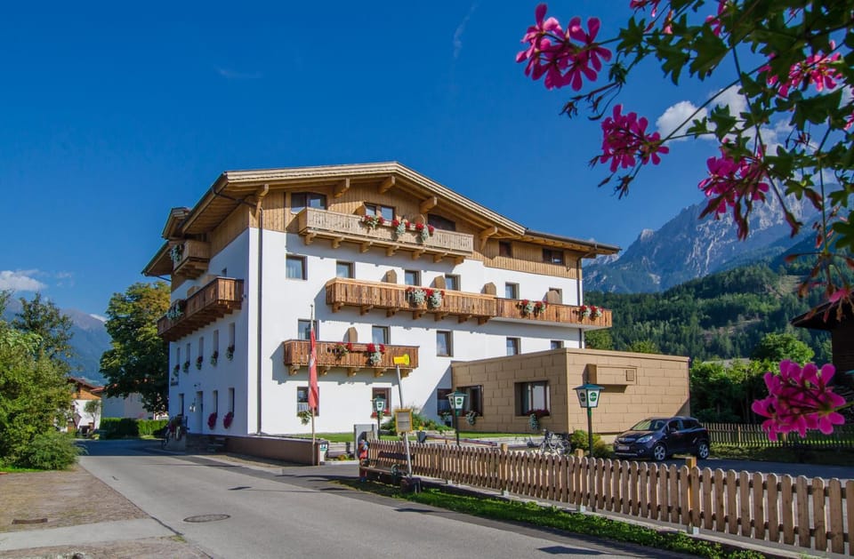 Der Dolomitenhof - Tristach Hotel in Lienz