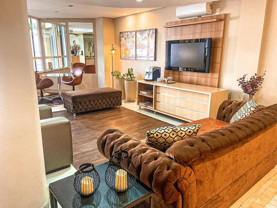 Shared lounge/TV area