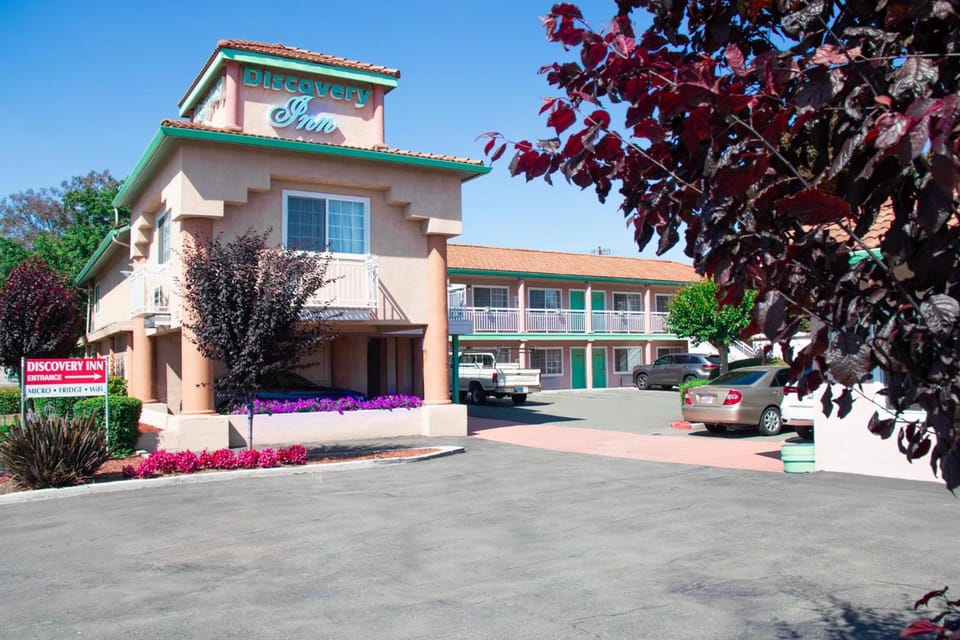 Discovery Inn Motel in Hayward