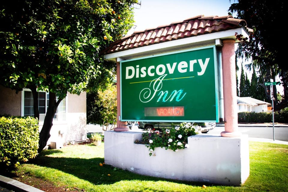 Discovery Inn Motel in Hayward