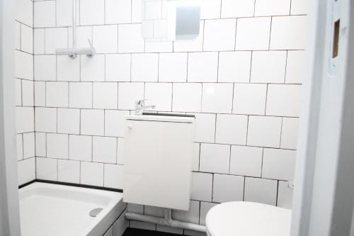 05 - Chambre confort au calme avec TV WIFI Hotel in Saint-Denis, France