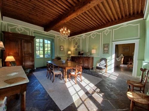 Le Clos Saint Guilhem Hotel in Auvergne-Rhône-Alpes
