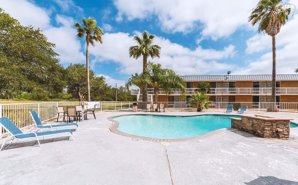 Americas Best Value Inn Beeville Hotel in Rio Grande