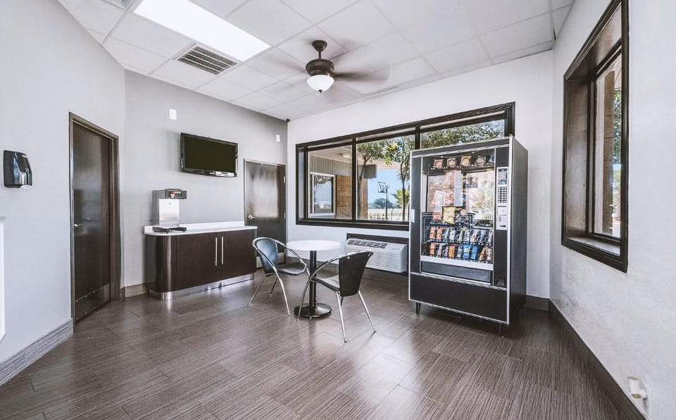Americas Best Value Inn Beeville Hotel in Rio Grande