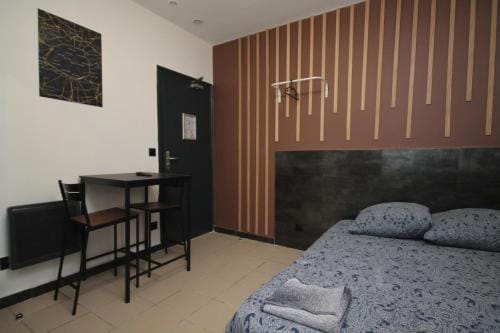 09 - Chambre proche Paris et Transports avec TV WIFI Hotel in Saint-Denis, France