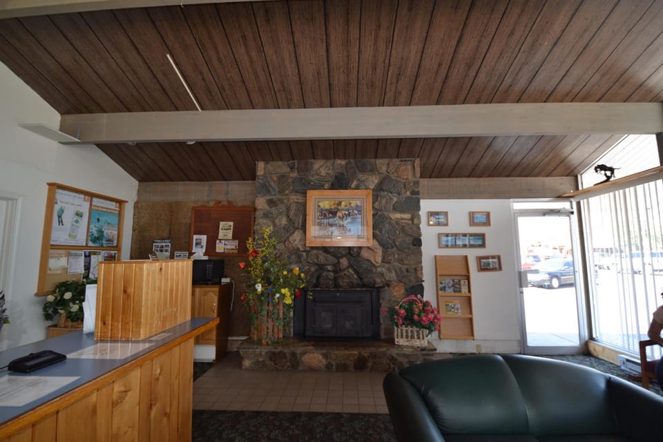 Dude & Roundup Motel in West Yellowstone