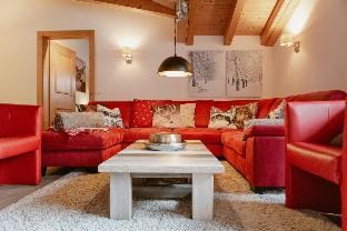 Finest Penthouse All Seasons Lodge Kaprun Hotel in Piesendorf