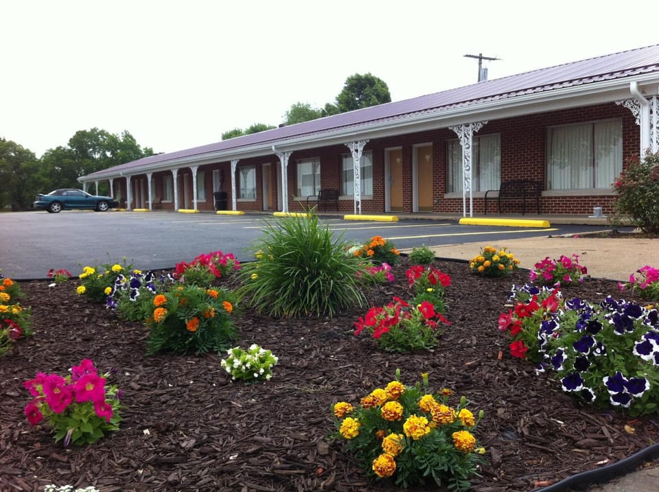 Eldon Inn Motel in Ozark Mountains