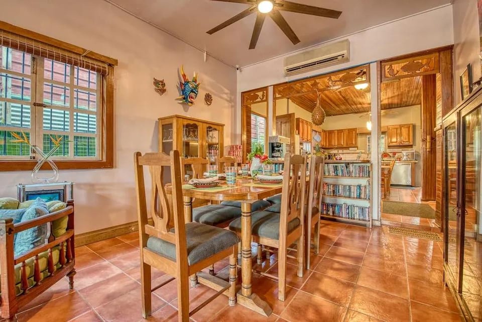 Lula s Bed & Breakfast Hotel in Bocas del Toro Province