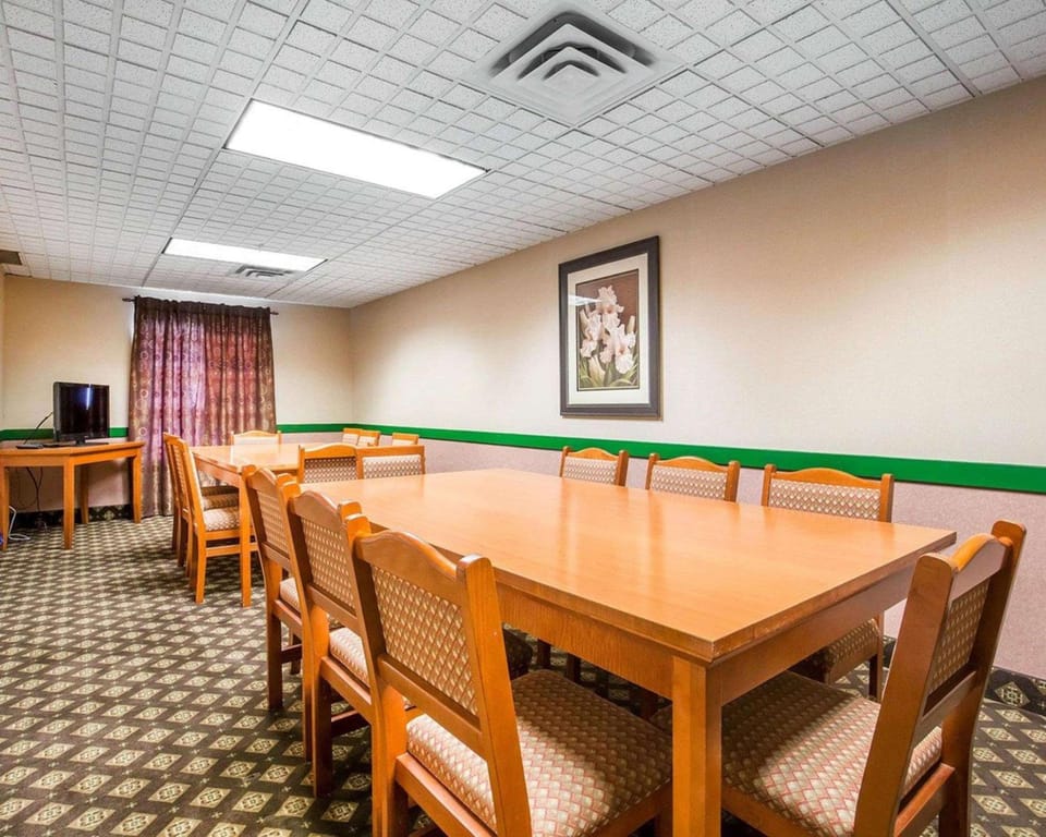 Quality Inn & Suites Lethbridge East Hotel in Lethbridge