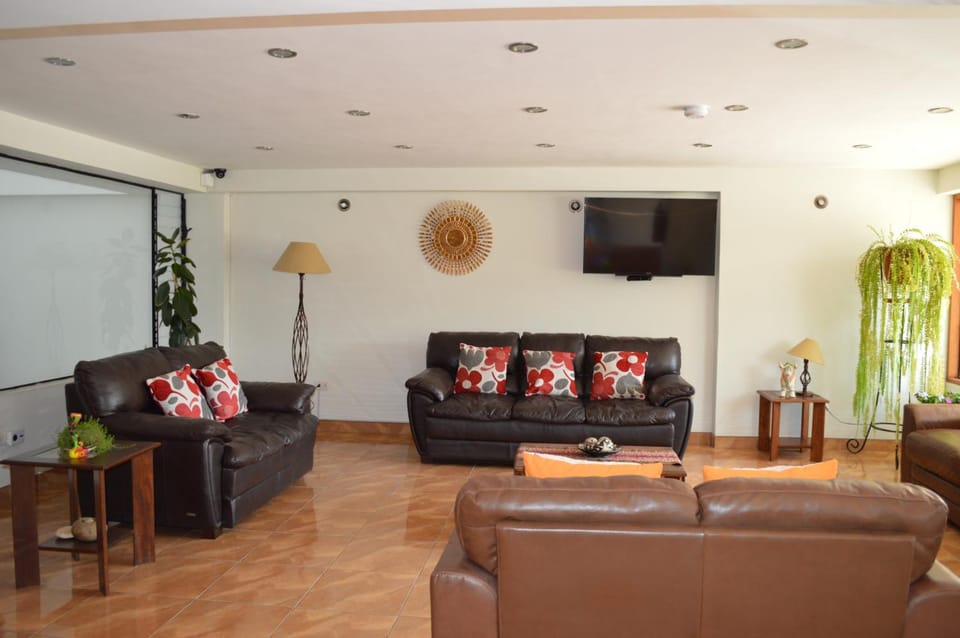 Shared lounge/TV area
