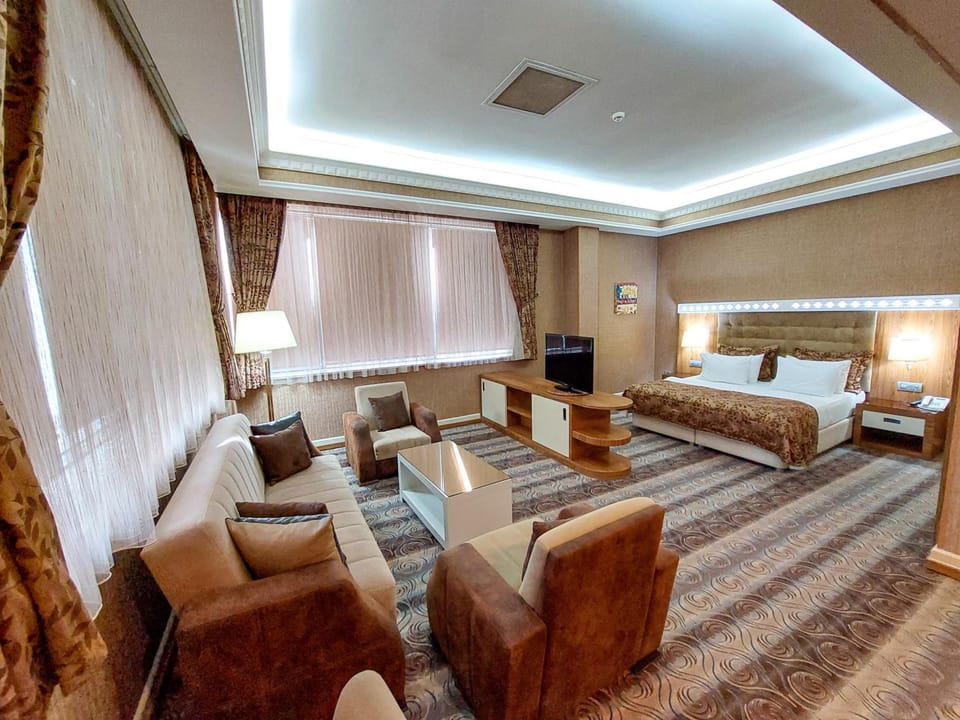 Shared lounge/TV area