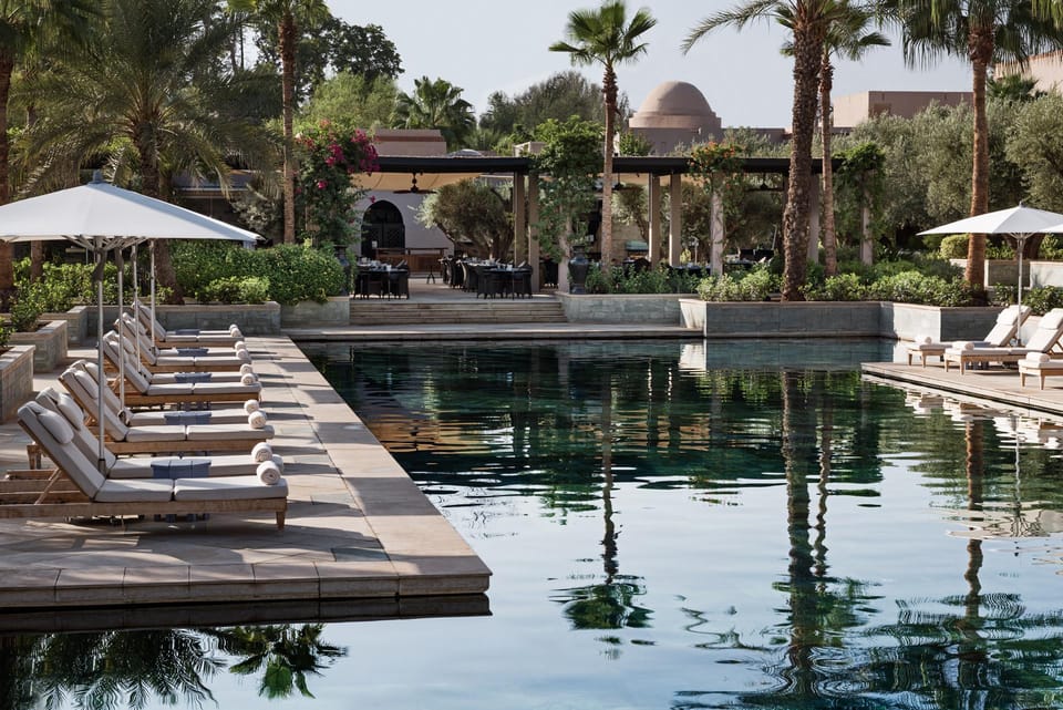 Swimming pool [outdoor]