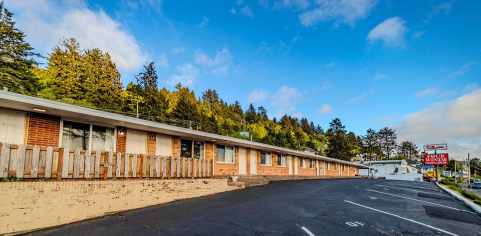 FourWinds INN Motel in Depoe Bay