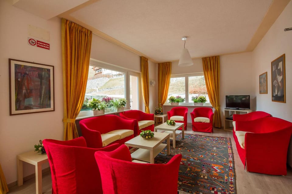 Shared lounge/TV area
