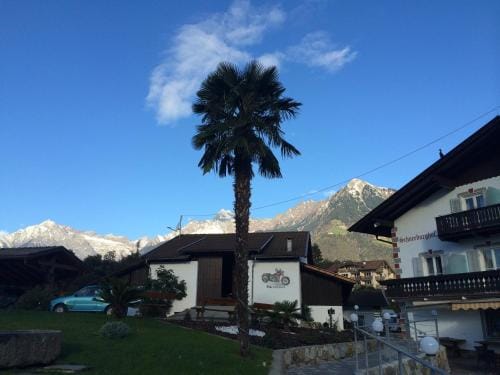 Garni Schneeburghof Hotel in Merano