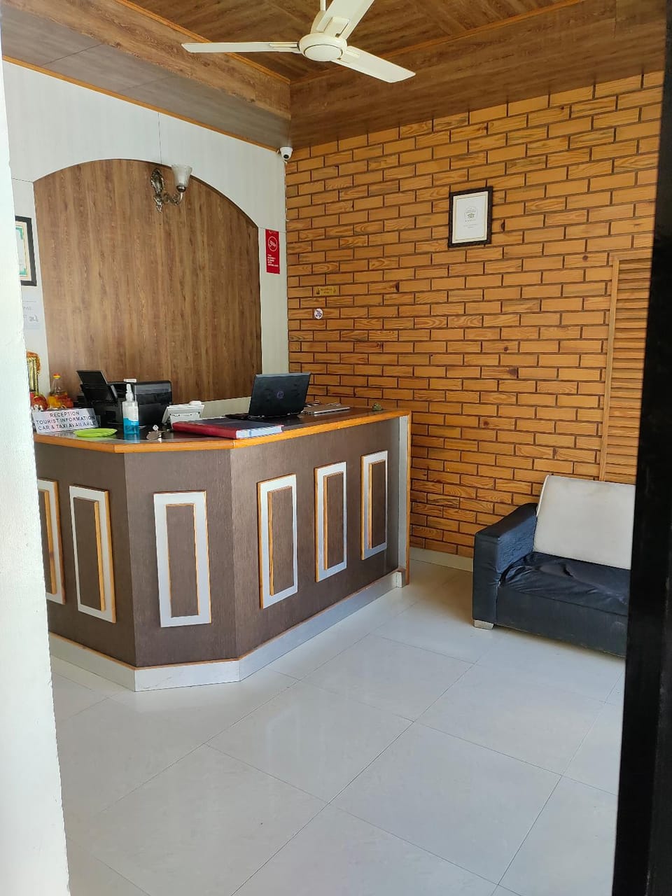 Hotel Spring Birds Hostel in Uttarakhand