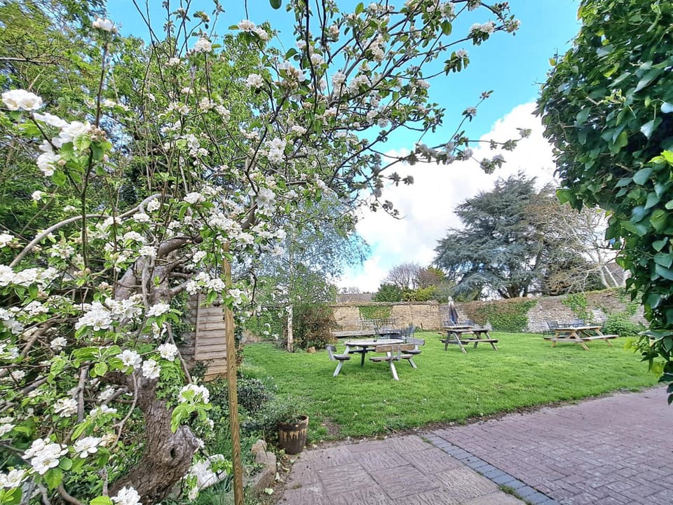The White Hart Eynsham Hotel in West Oxfordshire District