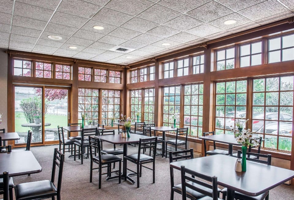 Quality Inn Pittsburgh Airport Hotel in Pennsylvania