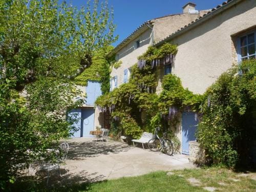 belles chambres d'hote, spacieuses et paisibles, en pays de Forcalquier Hotel in Provence-Alpes-Côte d'Azur