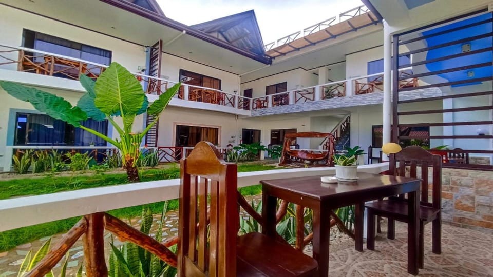 Oasis Port Barton Hotel in San Vicente