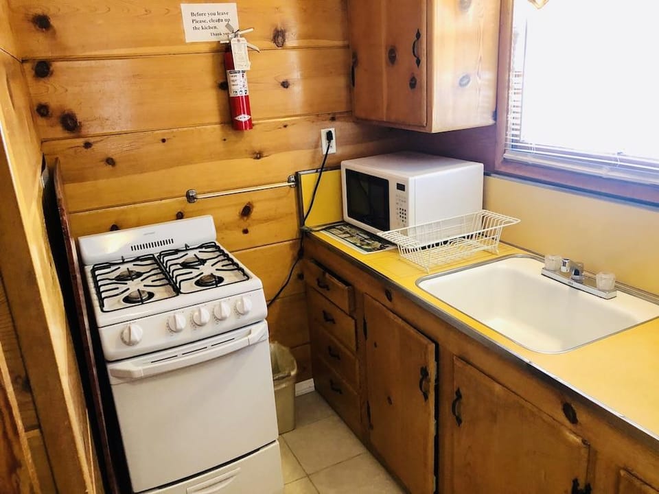 Mountain View Cabins Hotel in Wrightwood