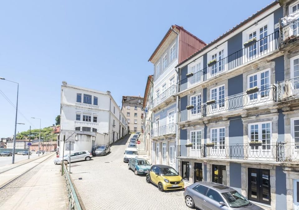 Miragaia Riverside Suites. Hotel in Porto