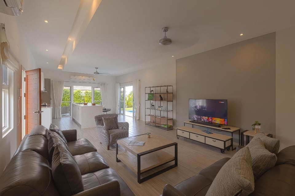 Modern 3 Bedroom Pool Villa MP67 Hotel in Hua Hin District