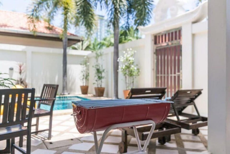 AnB poolvilla 2BR with private beach Hotel in Pattaya City