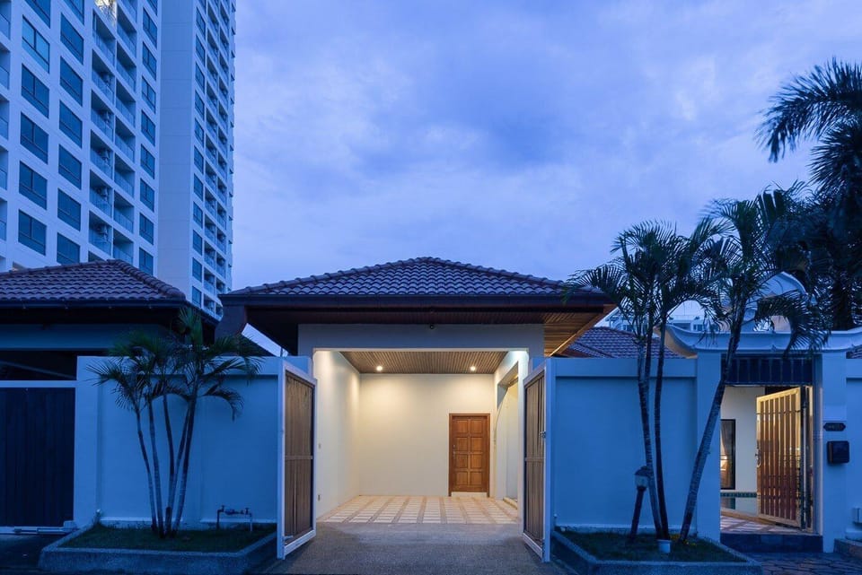 AnB poolvilla 2BR with private beach Hotel in Pattaya City
