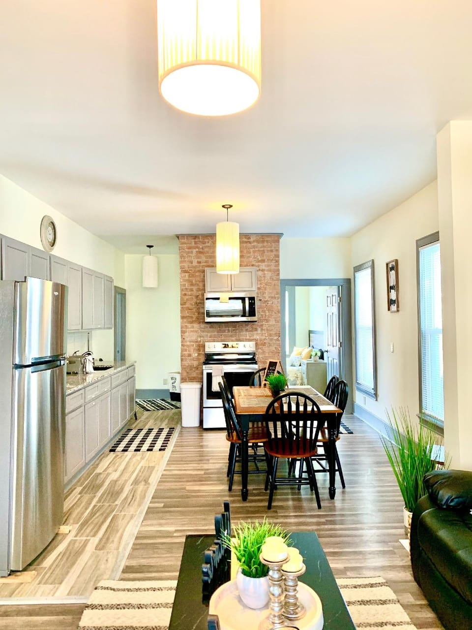 The Iron Scow - With Private Yard & Parking, Near Falls & Casino by Niagara Hospitality Hotel in Niagara Falls