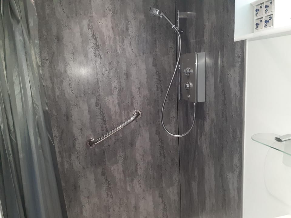 Modern Detached Bungalow Hotel in England