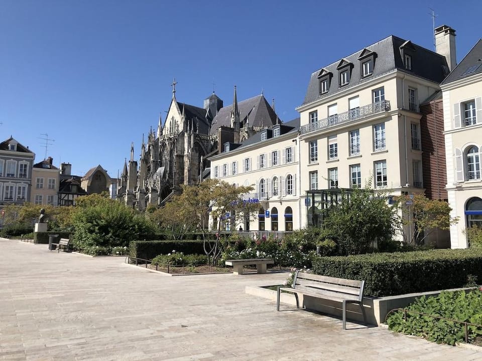 Charmant Zola Hotel in Troyes