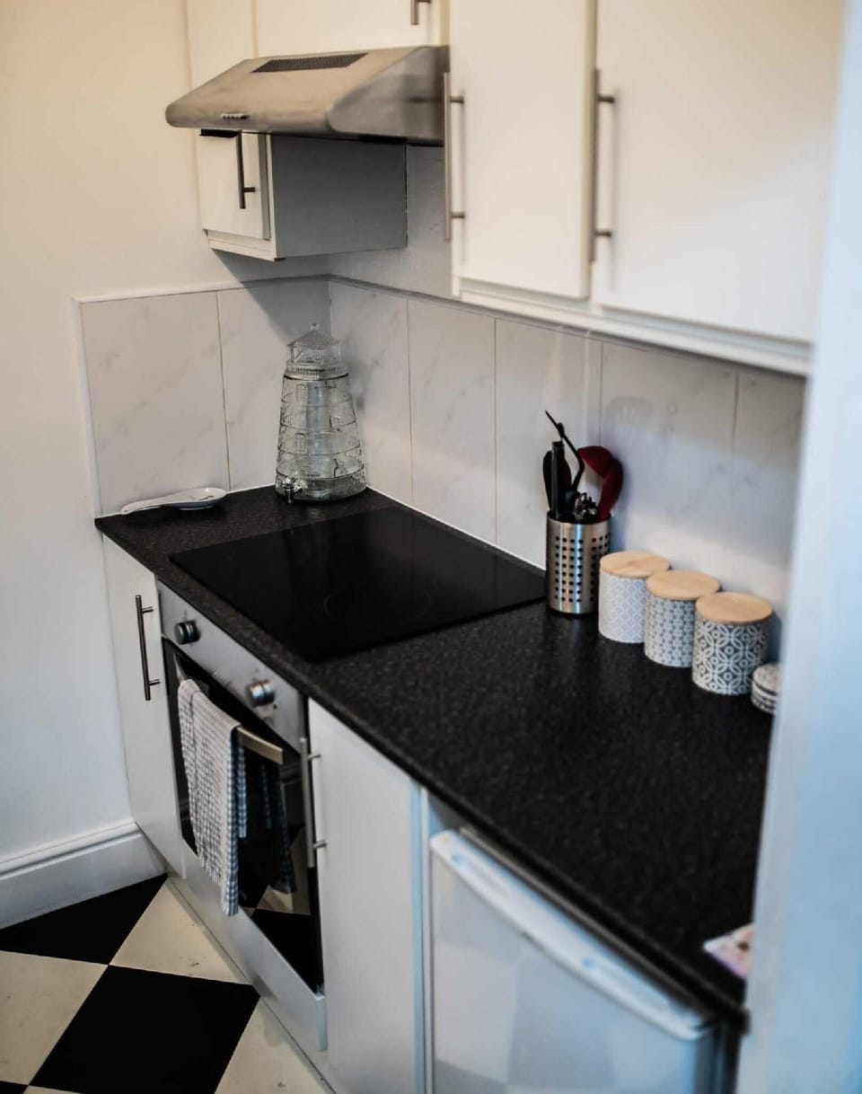 Rose Apartment 2-bed Town Centre Apartment in Ayr Hotel in Ayr