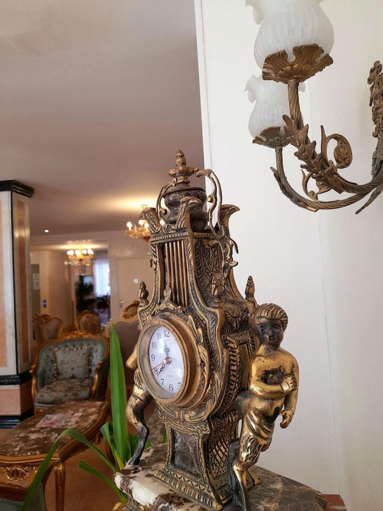 HOTEL ROYAL Hotel in Île-de-France