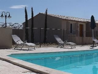 MAS DANSAVAN Hotel in Provence-Alpes-Côte d'Azur