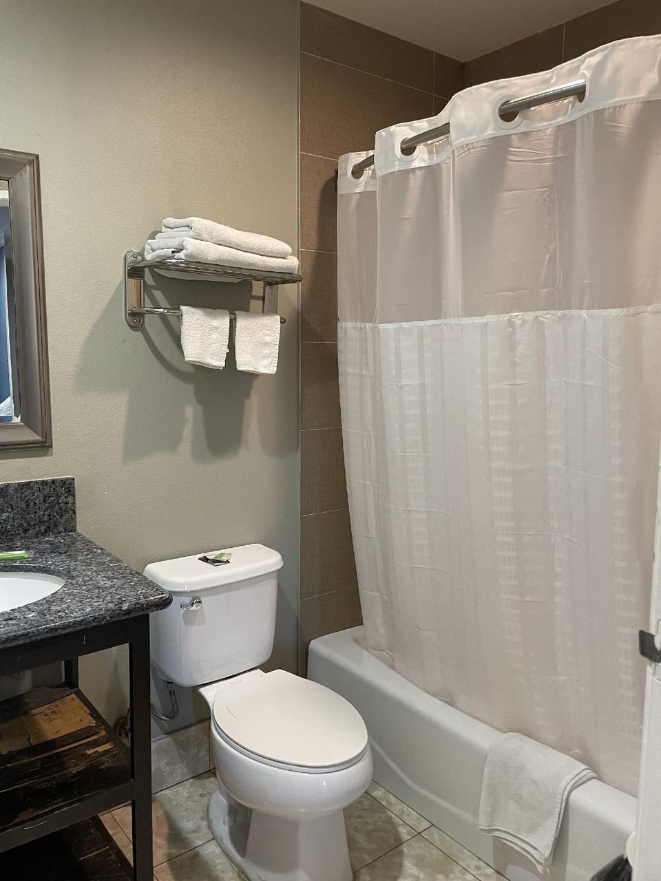 Villa Inn & Suites Hotel in Hawthorne