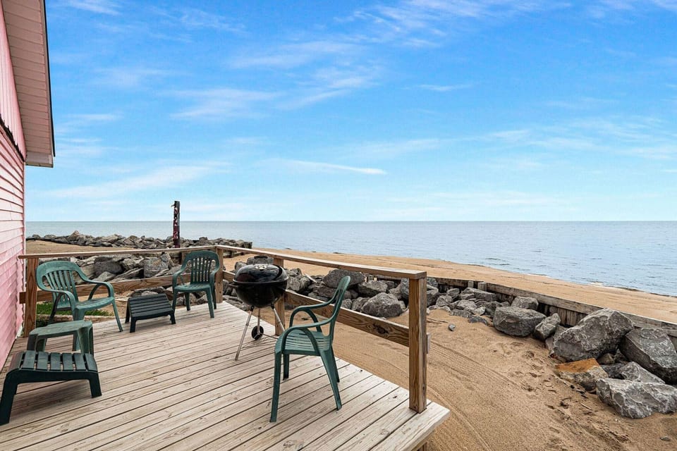 Aloha Beach Club Resort Hotel in Au Sable Charter