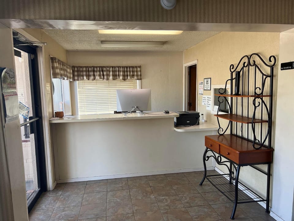 Maple Tree Inn Hotel in Ozark Mountains