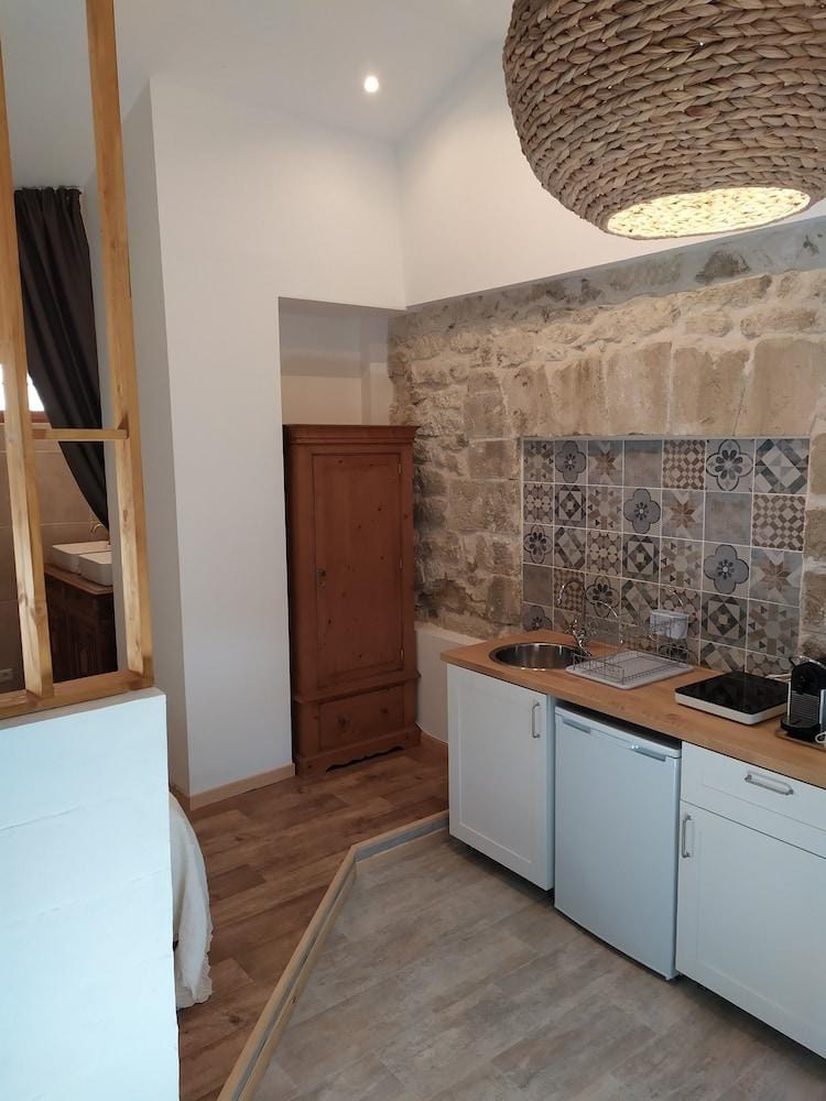 Mas Des Cerisiers Hotel in Le Pontet