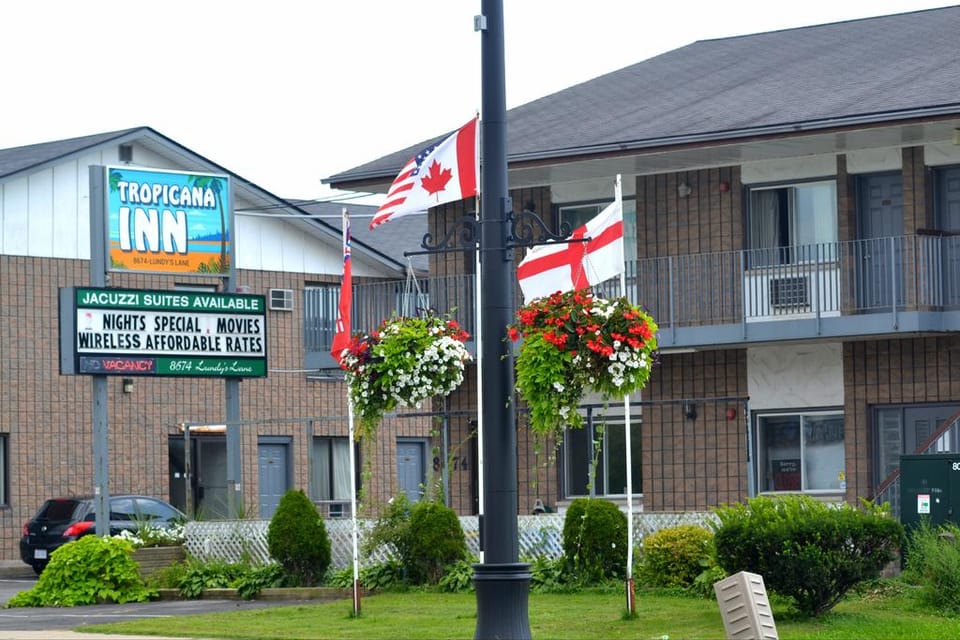 Tropicana Inn Hotel in Niagara Falls